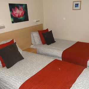 Zimmer mit zwei Einzelbetten